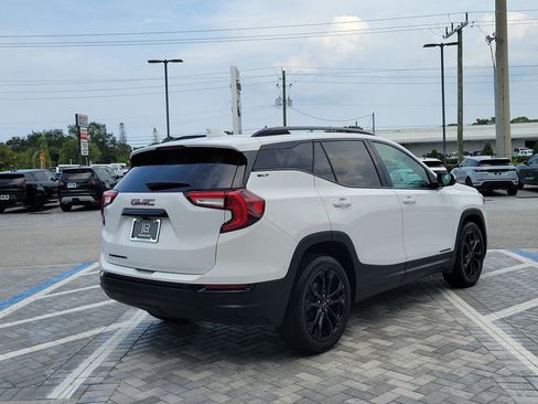 Used 2022 GMC Terrain SLT w/ Tech Package FWD image 5