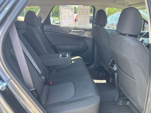 Used 2025 Kia Sportage LX FWD image 33