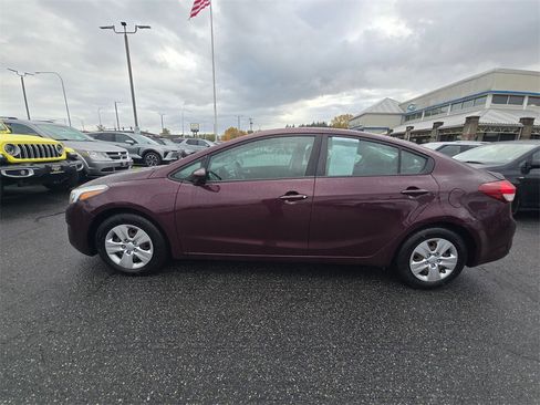 Used 2017 Kia Forte LX image 7