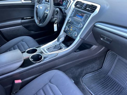 Used 2013 Ford Fusion SE FWD image 16