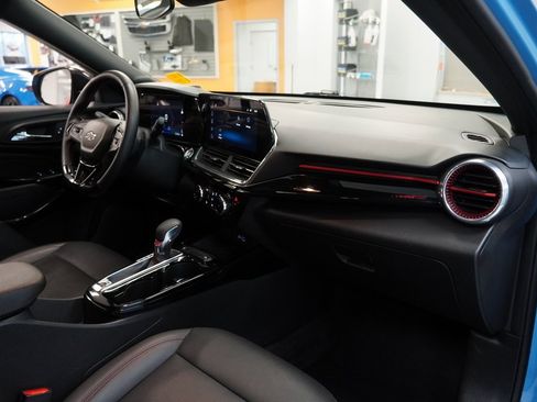 Used 2024 Chevrolet Trax RS w/ Sunroof Package image 34