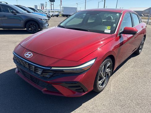 Used 2024 Hyundai Elantra Limited FWD image 19