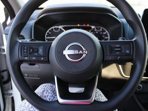 Used 2023 Nissan Rogue S image 18