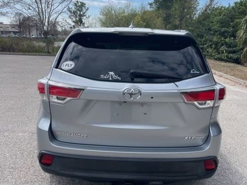Used 2014 Toyota Highlander XLE image 3