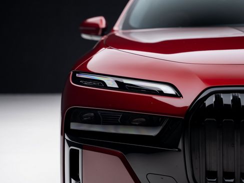 Used 2023 BMW i7 xDrive60 w/ Parking Assistance Package image 9