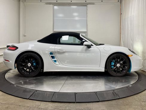 Used 2025 Porsche 718 Boxster w/ Premium Package RWD image 18