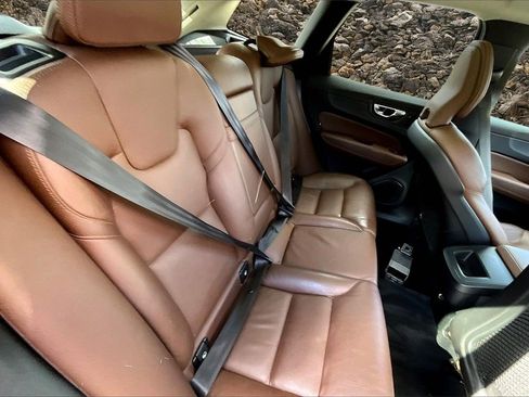 Used 2019 Volvo XC60 T6 Momentum w/ Multimedia Package image 25