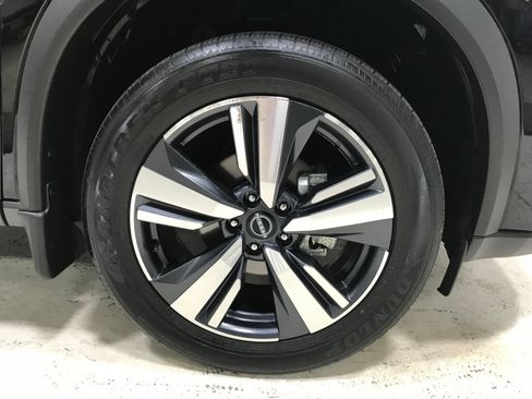 Used 2025 Nissan Rogue SL AWD/4WD image 9