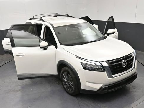 Used 2023 Nissan Pathfinder SV image 29