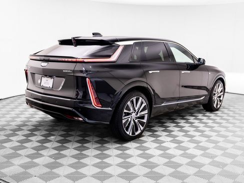 Certified 2025 Cadillac Lyriq Luxury w/ LPO, Floor Liner Package AWD/4WD image 5