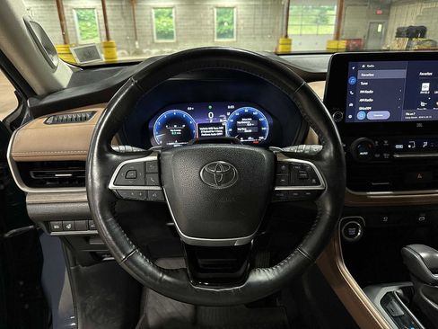 Used 2024 Toyota Grand Highlander AWD image 19