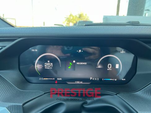 Used 2026 Jeep Cherokee Overland AWD/4WD image 36