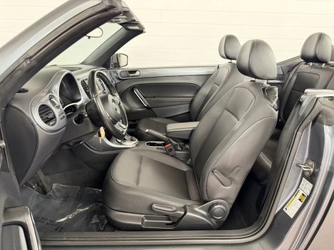 Used 2018 Volkswagen Beetle 2.0T S FWD image 12