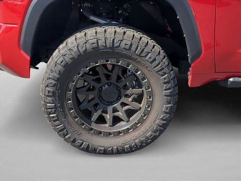 Used 2025 Toyota Tundra Limited AWD/4WD image 25