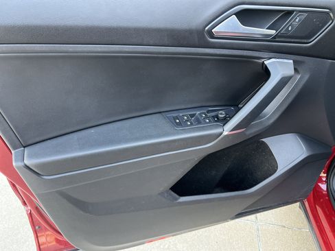 Used 2018 Volkswagen Tiguan SE w/ Panoramic Sunroof Package image 13