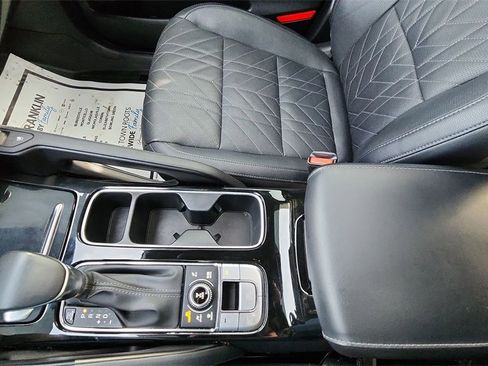 Used 2025 Kia Telluride AWD image 25