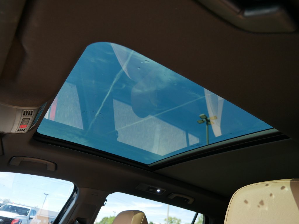 Used 2024 Volkswagen Tiguan SE w/ Panoramic Sunroof Package AWD/4WD image 20