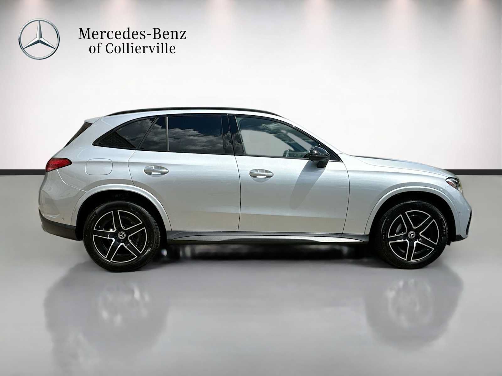 Used 2025 Mercedes-Benz GLC 300 4MATIC w/ AMG Line image 4