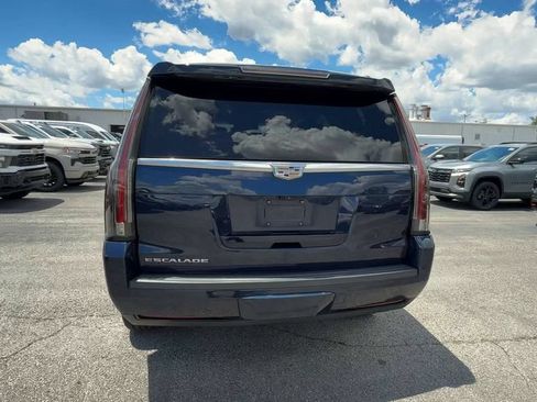 Used 2018 Cadillac Escalade Luxury AWD/4WD image 7