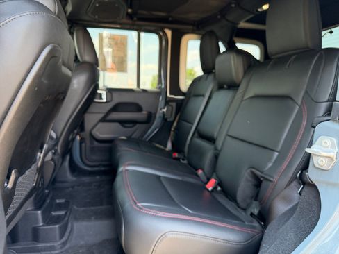 Used 2025 Jeep Wrangler Unlimited Rubicon AWD/4WD image 16
