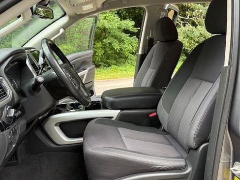 Used 2021 Nissan Titan SV w/ SV Convenience Package RWD image 9