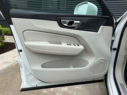 Used 2023 Volvo XC60 B5 Ultimate w/ Protection Package Premier image 19