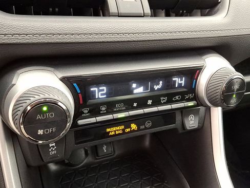 Certified 2022 Toyota RAV4 XLE image 19