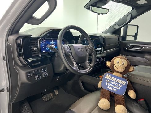 Used 2024 Chevrolet Silverado 2500 ZR2 w/ Technology Package image 9