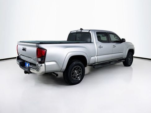 Used 2018 Toyota Tacoma SR5 AWD/4WD image 7