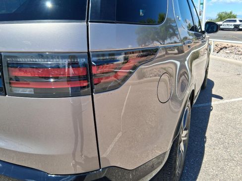 Used 2021 Land Rover Discovery HSE R-Dynamic AWD/4WD image 12
