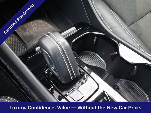 Certified 2022 Volvo XC40 T5 R-Design w/ Advanced Package AWD/4WD image 16