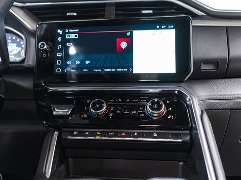 Used 2024 GMC Sierra 2500 Denali w/ Denali Reserve Package image 14