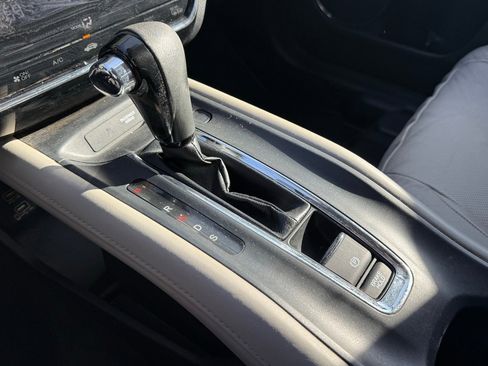 Used 2019 Honda HR-V Touring image 18