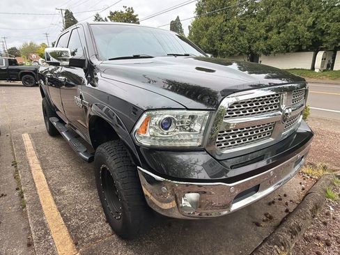 Used 2018 RAM 1500 Laramie w/ Convenience Group AWD/4WD image 2