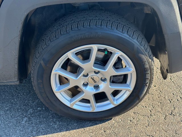 Certified 2022 Jeep Renegade Latitude w/ Convenience Group AWD/4WD image 9