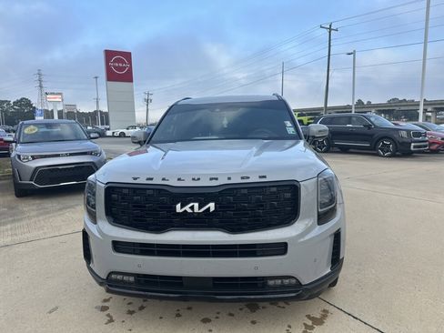 Used 2022 Kia Telluride SX w/ SX Prestige Package image 3