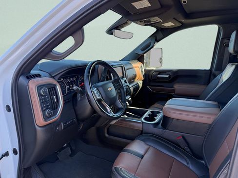 Used 2023 Chevrolet Silverado 2500 High Country w/ Z71 Off-Road Package AWD/4WD image 4