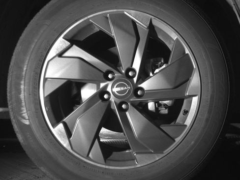 Used 2025 Nissan Rogue SV image 13