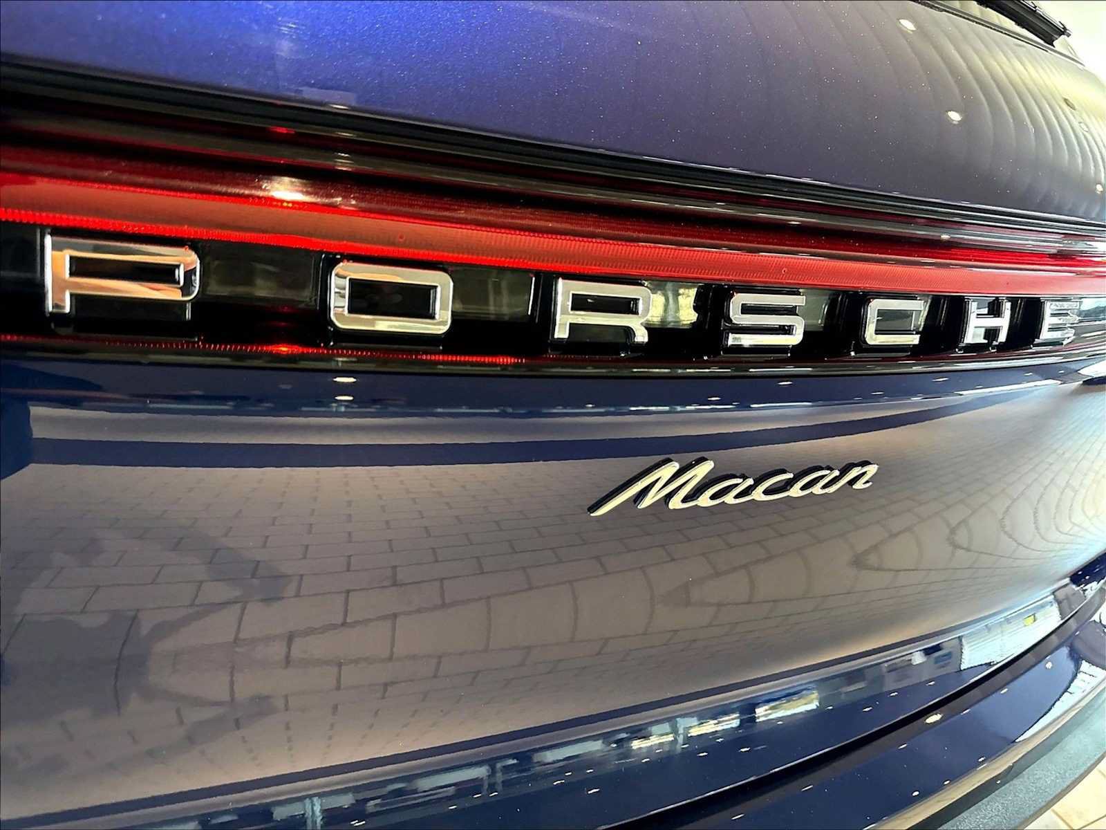 Used 2026 Porsche Macan AWD/4WD image 37