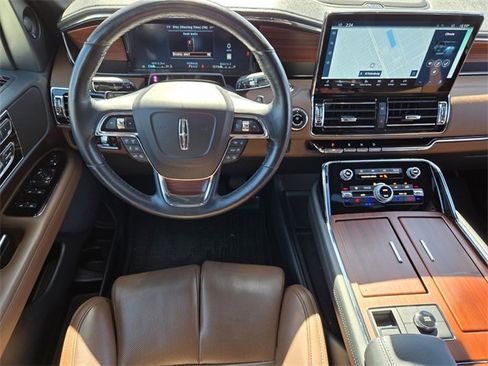 Used 2022 Lincoln Navigator Reserve image 19
