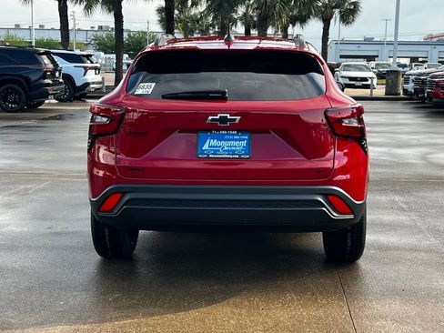New 2026 Chevrolet Trax LT w/ Sunroof Package image 9