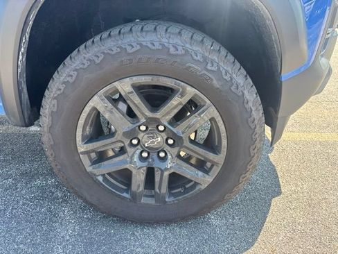 Used 2025 Chevrolet Colorado Trail Boss w/ Midnight Edition AWD/4WD image 8