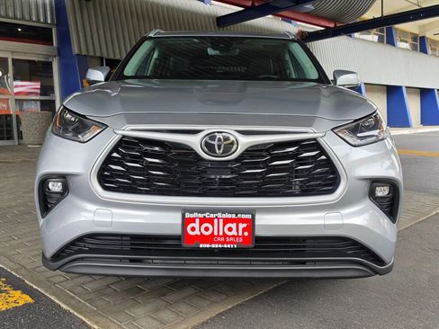 Used 2024 Toyota Highlander XLE AWD/4WD image 2