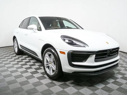 Certified 2025 Porsche Macan image 27