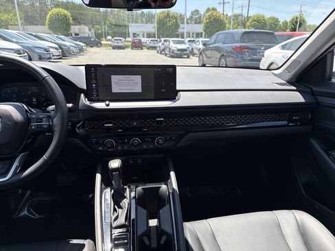 Certified 2025 Honda Accord Touring image 30