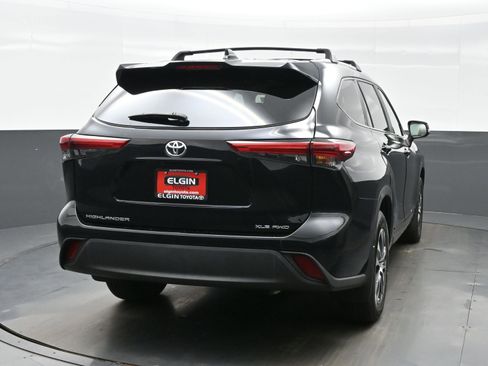 Used 2023 Toyota Highlander XLE AWD/4WD image 5