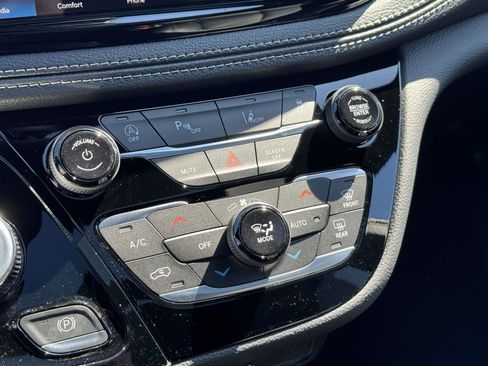 New 2026 Chrysler Pacifica Select FWD image 16