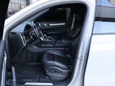 Used 2022 Porsche Cayenne Platinum Edition image 33