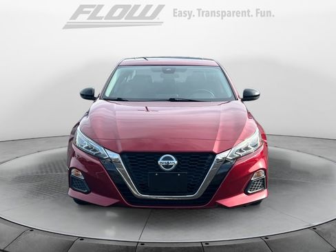 Used 2021 Nissan Altima 2.5 SR w/ SR Premium Package image 3