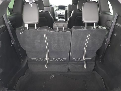 Used 2025 Chrysler Pacifica Select image 26